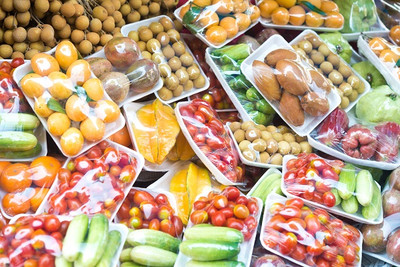 Lebensmittel in Kunststoff-Verpackung. Quelle: AdobeStock